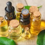 4 benefícios que a aromaterapia passa do óleo essencial de melaleuca